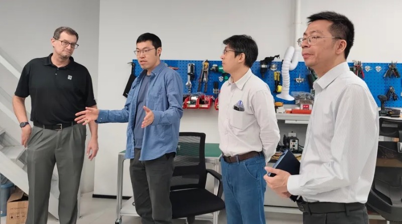 歡迎美國(guó)Q-Lab公司代表團(tuán)到訪佛山翁開爾!!